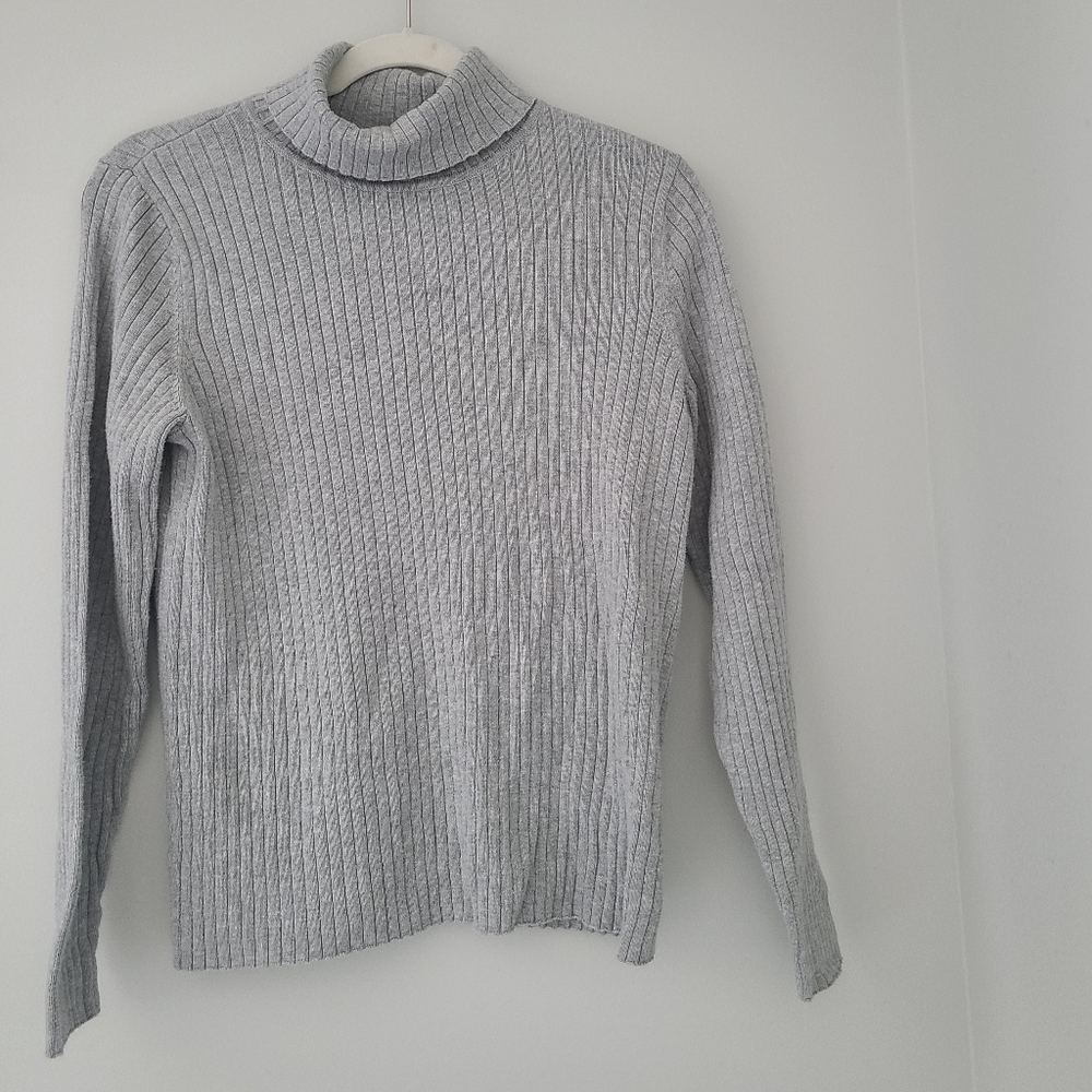 Grey thick ribbed turtleneck